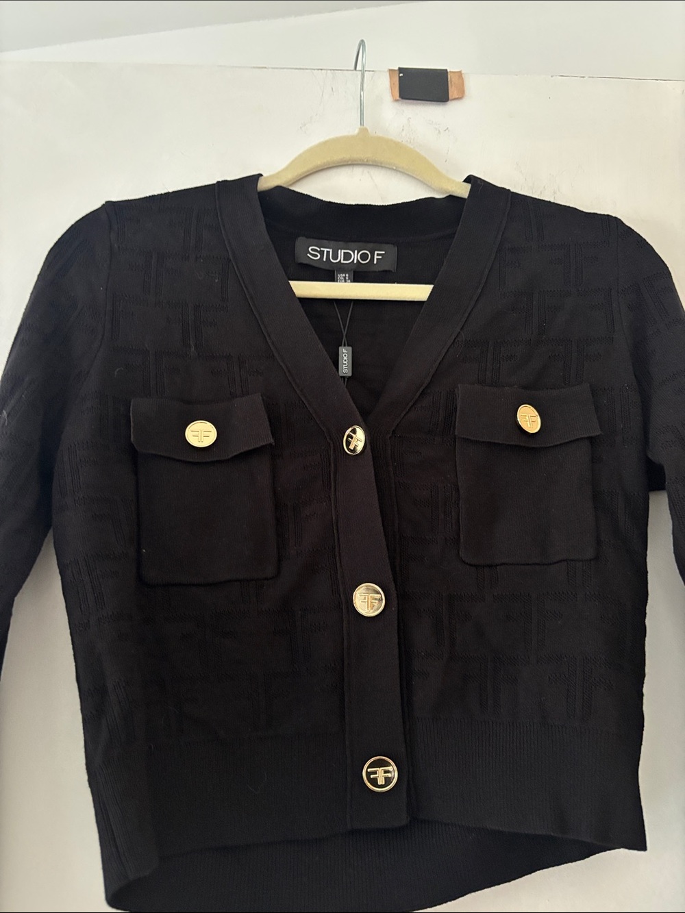 Studio F black crop top sweater - Picture 2 of 10